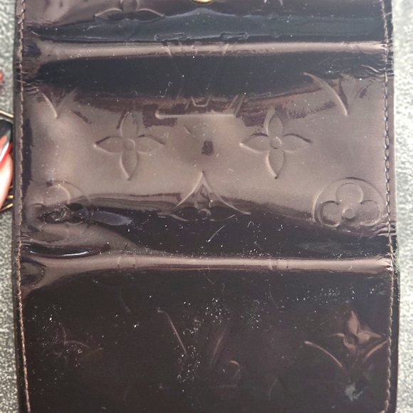 LOUIS VUITTON 2010 Monogram Burgundy Vernis 4 Key Holder - Picture 5 of 13